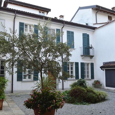 Villa Maghetti - Modernized Flat In Historic Palazzo In The Center Of Luino Bagian luar foto