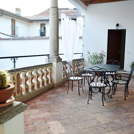 Villa Maghetti - Modernized Flat In Historic Palazzo In The Center Of Luino Bagian luar foto