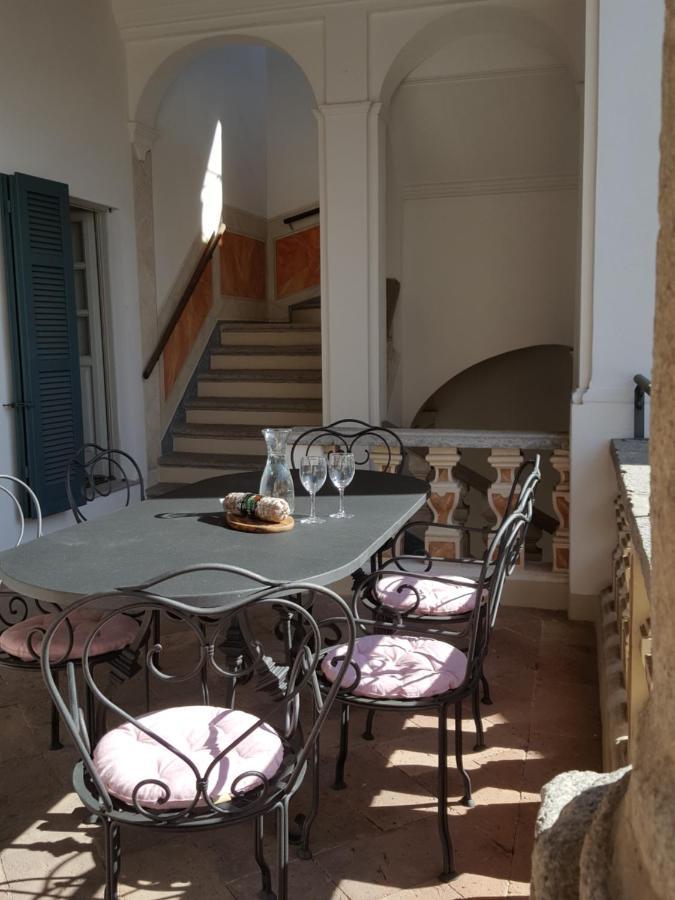 Villa Maghetti - Modernized Flat In Historic Palazzo In The Center Of Luino Bagian luar foto
