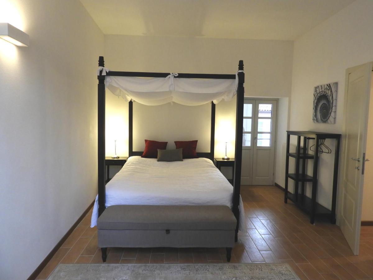 Villa Maghetti - Modernized Flat In Historic Palazzo In The Center Of Luino Bagian luar foto