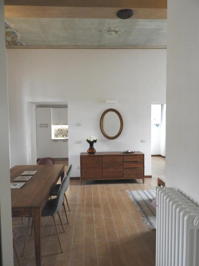 Villa Maghetti - Modernized Flat In Historic Palazzo In The Center Of Luino Bagian luar foto