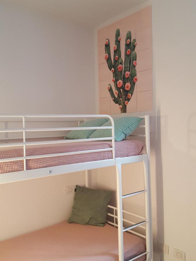 Villa Maghetti - Modernized Flat In Historic Palazzo In The Center Of Luino Bagian luar foto