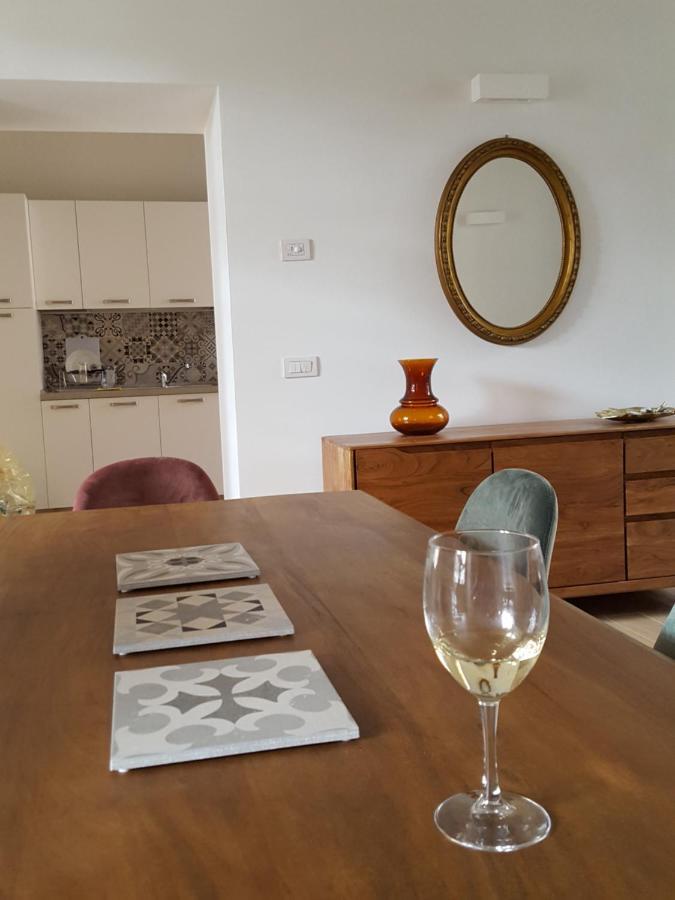 Villa Maghetti - Modernized Flat In Historic Palazzo In The Center Of Luino Bagian luar foto