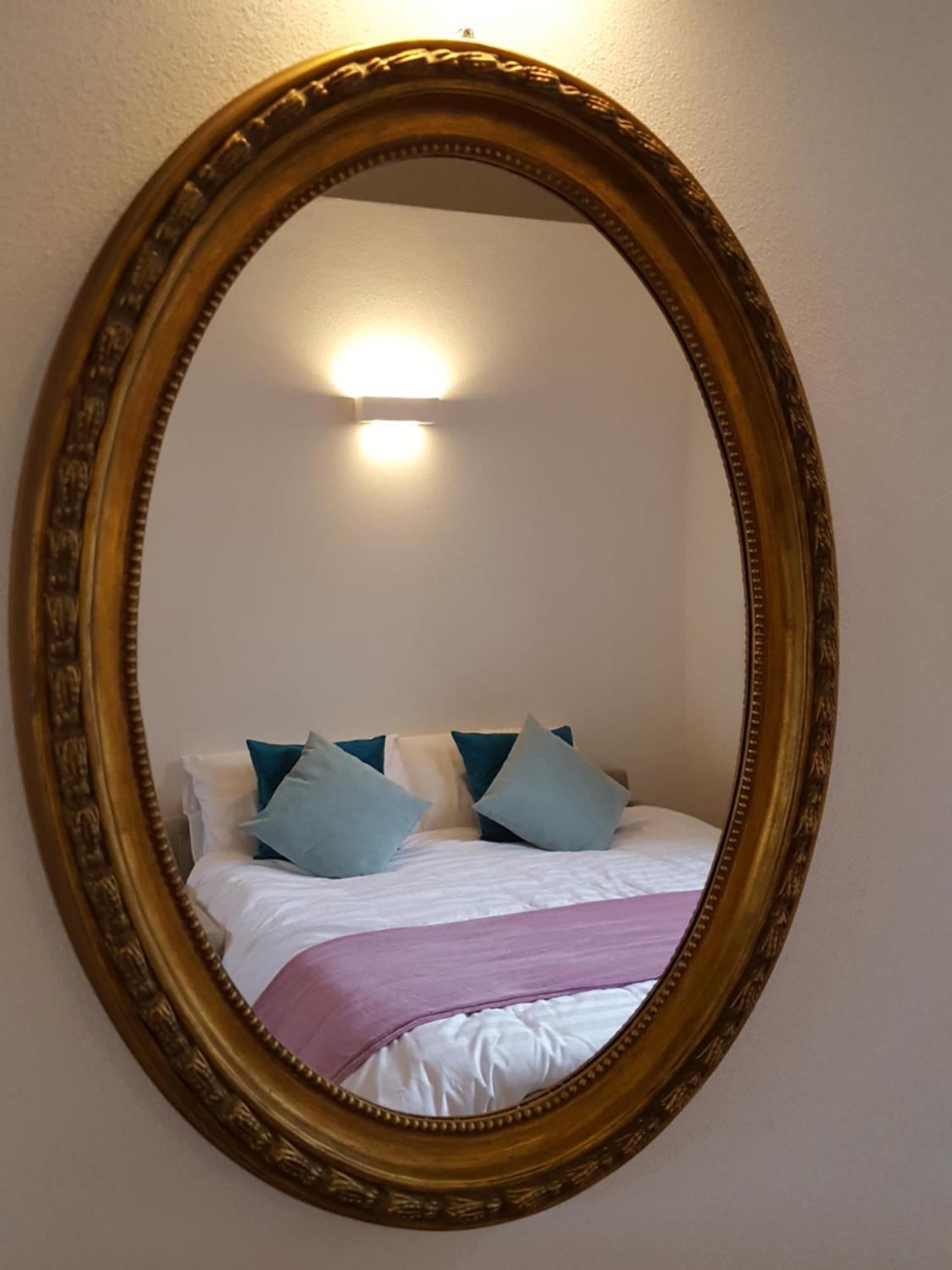 Villa Maghetti - Modernized Flat In Historic Palazzo In The Center Of Luino Bagian luar foto