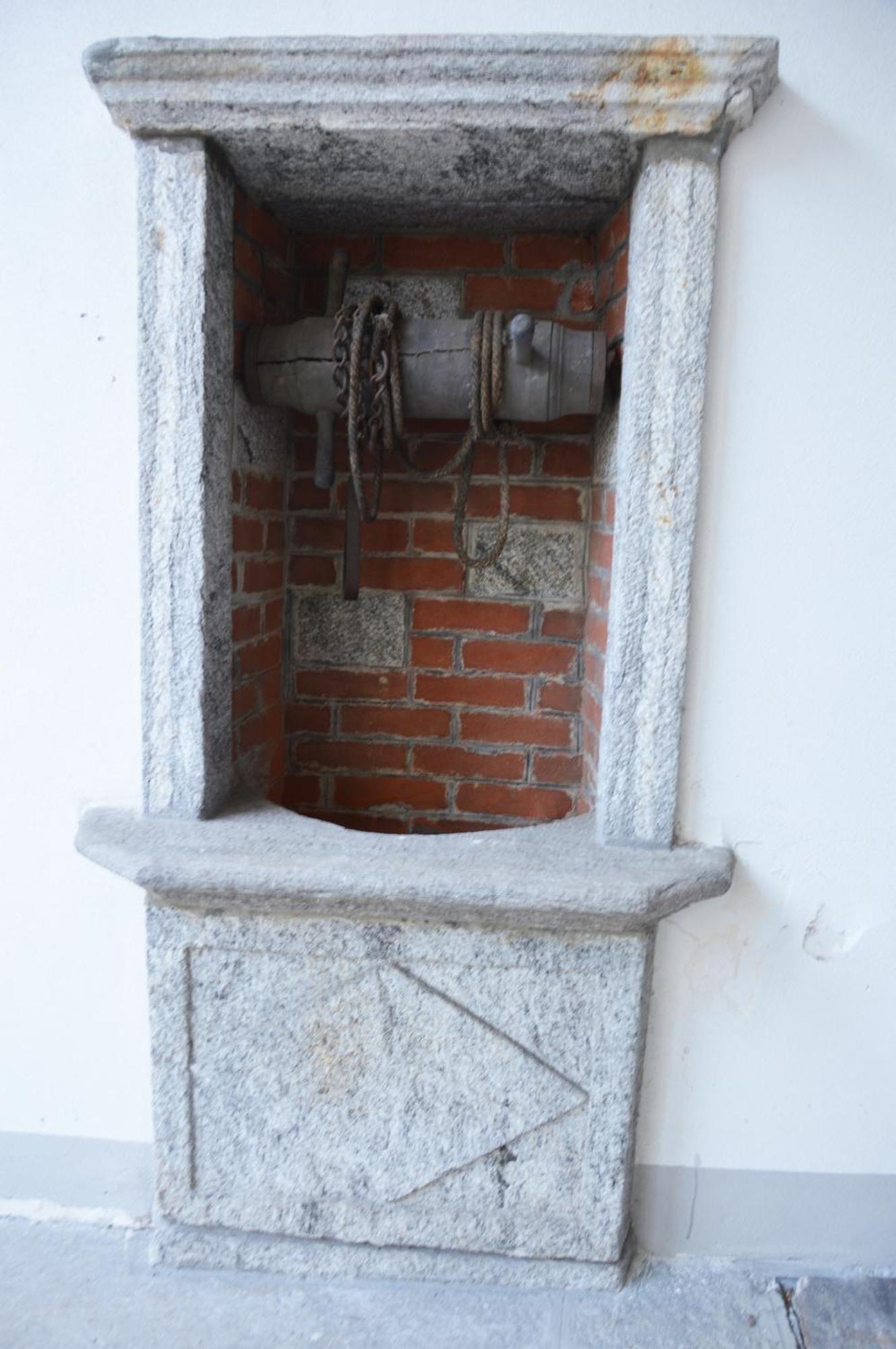 Villa Maghetti - Modernized Flat In Historic Palazzo In The Center Of Luino Bagian luar foto